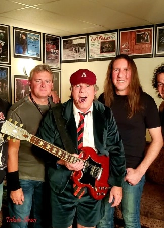 Thunderstruck by Live Wire (AC/DC Tribute Band) 